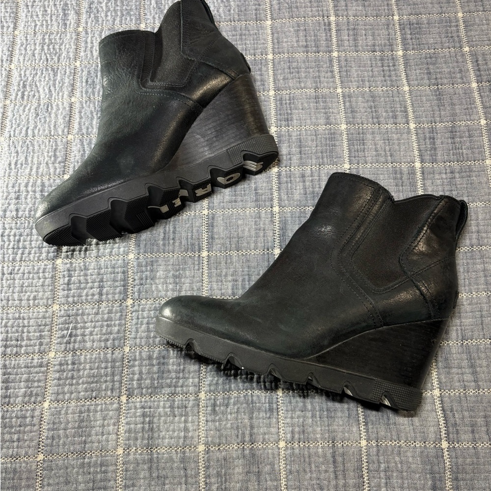Sorel Joan of Arctic Wedge II Chelsea Boots – Black Leather – Size 10